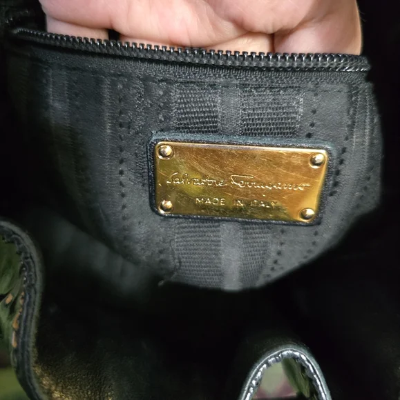 Elegant Black Patent Leather Bucket Bag - Picture 9 of 10